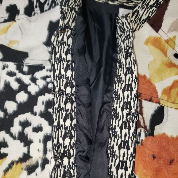 Chico's Black & Gold Animal Floral Print Blazer Size 1 Medium - Picture 4 of 9